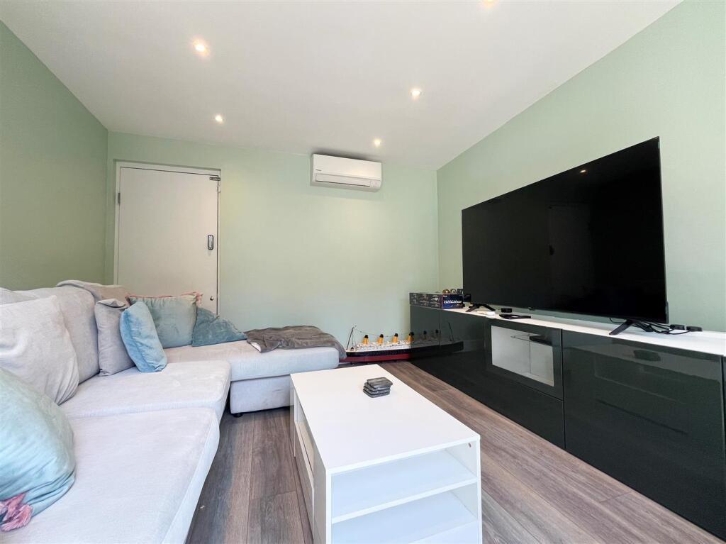 Titian Avenue, Bushey Heath, Bushey Heath